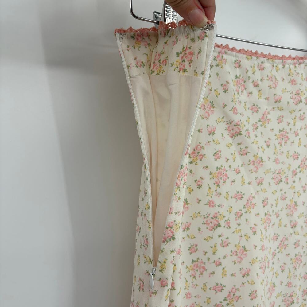 BaeVely Cottagecore Micro Floral Maxi Skirt Sz L Lace Trim Coquette Romantic - Picture 8 of 11
